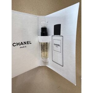Chanel Comete Eau De Parfum Sample Spray and Le Lift Eye Cream Sample Set